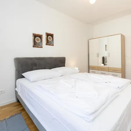 Awesome In Seget Donji Apartament Trogir